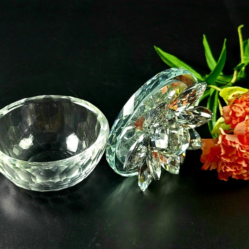 Vintage - Clear Glass - Trinket Box with Lotus Top - Beautiful